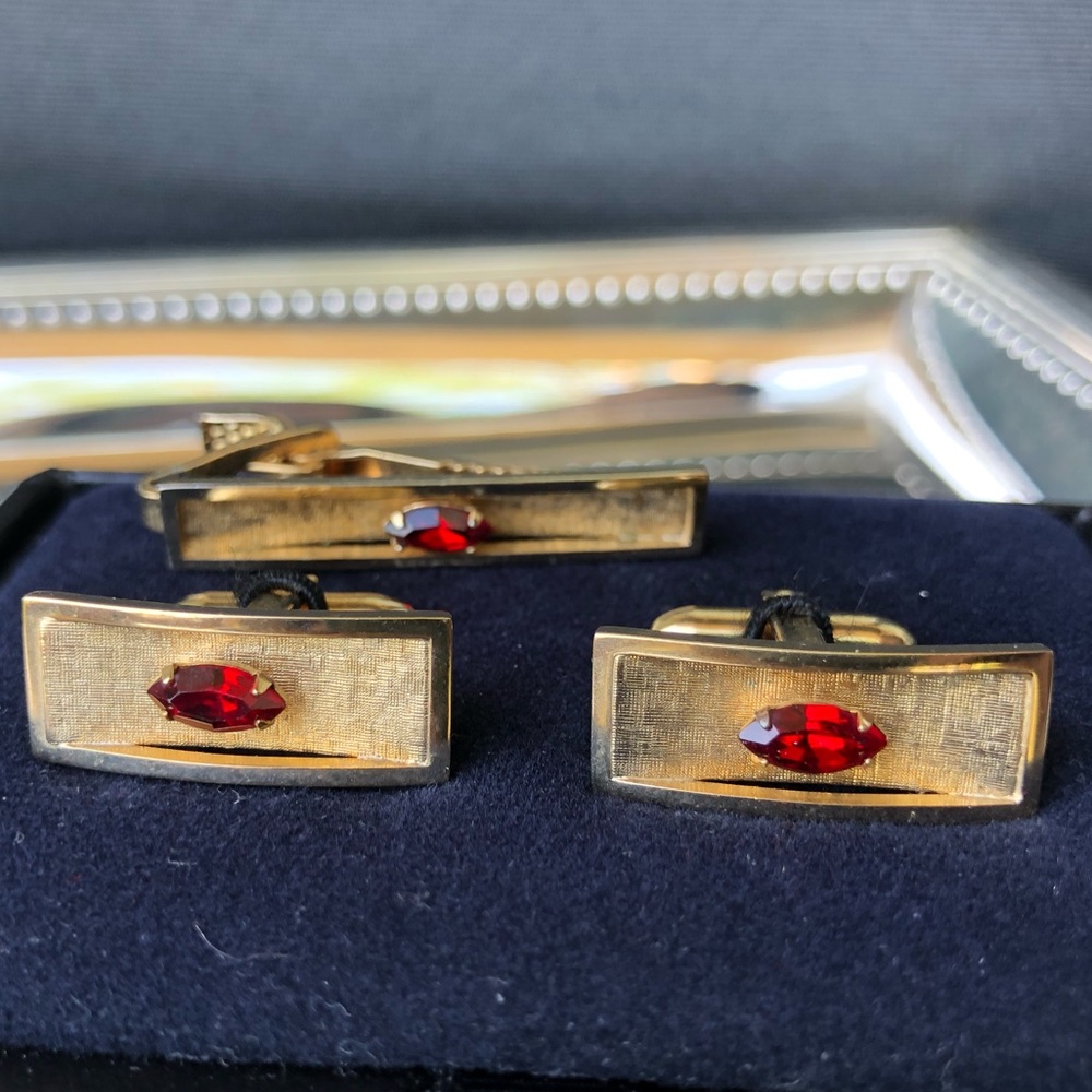 Ruby crystal & gold tone cuff links & tie clip